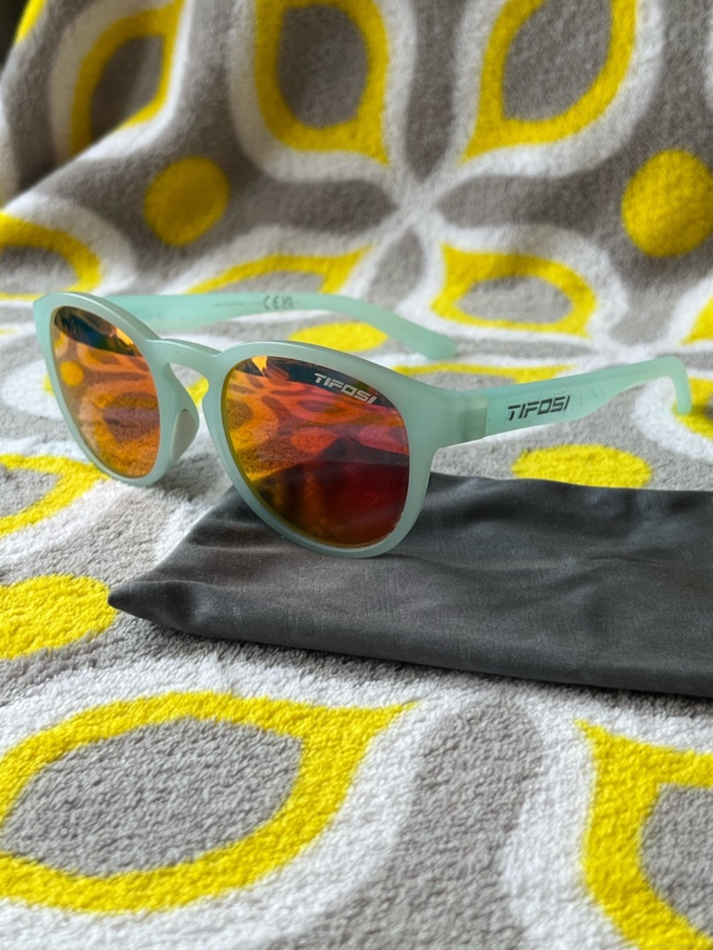 Tifosi Svago model in the Satin Crystal Teal Smoke Red mirrored lenses